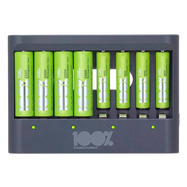 Oplader til AA- og AAA-genopladelige batterier / 8 rum / Inkl 4x AA & 4x AAA batterier